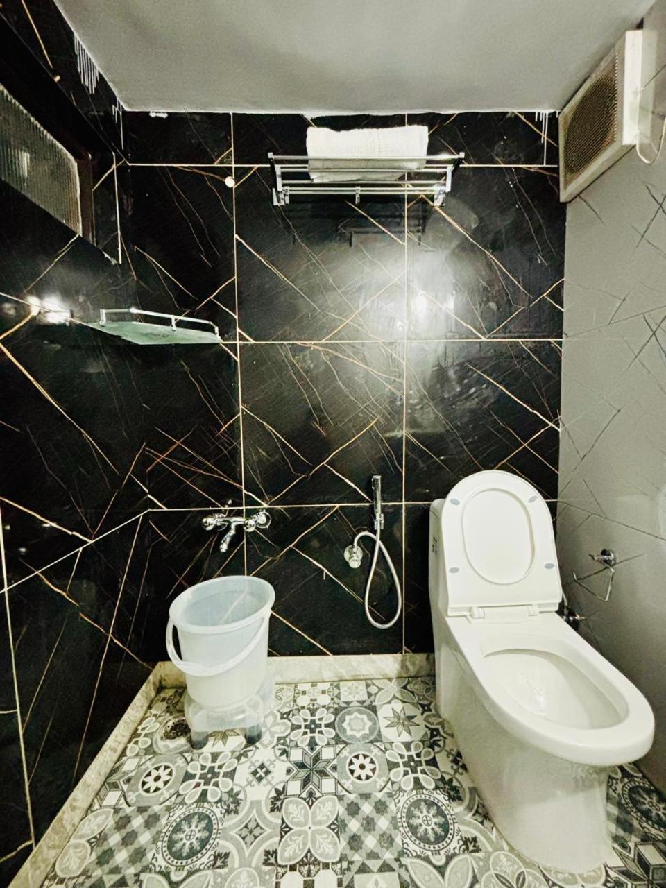 Hotel Amar Мусори Екстериор снимка