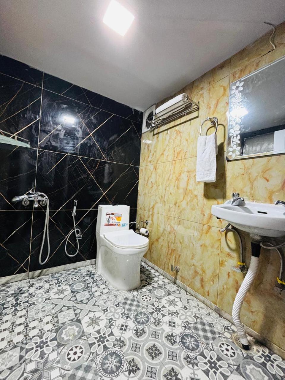 Hotel Amar Мусори Екстериор снимка