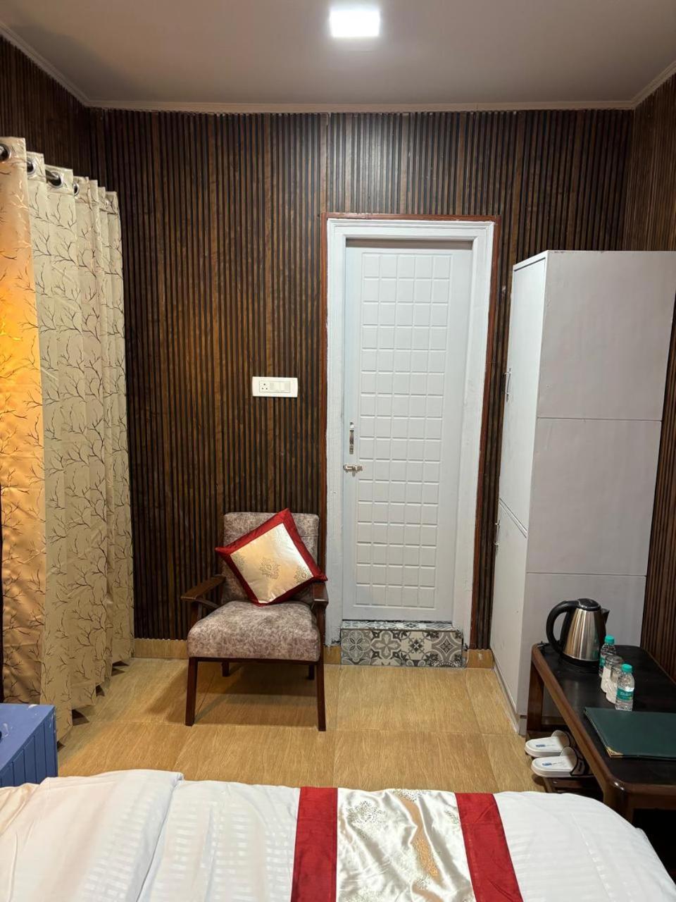 Hotel Amar Мусори Екстериор снимка