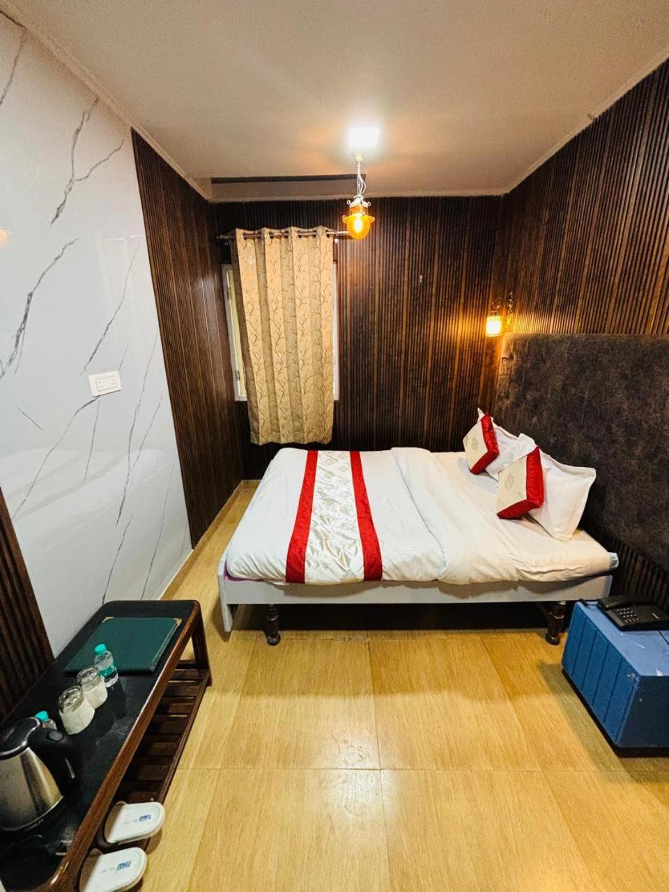 Hotel Amar Мусори Екстериор снимка