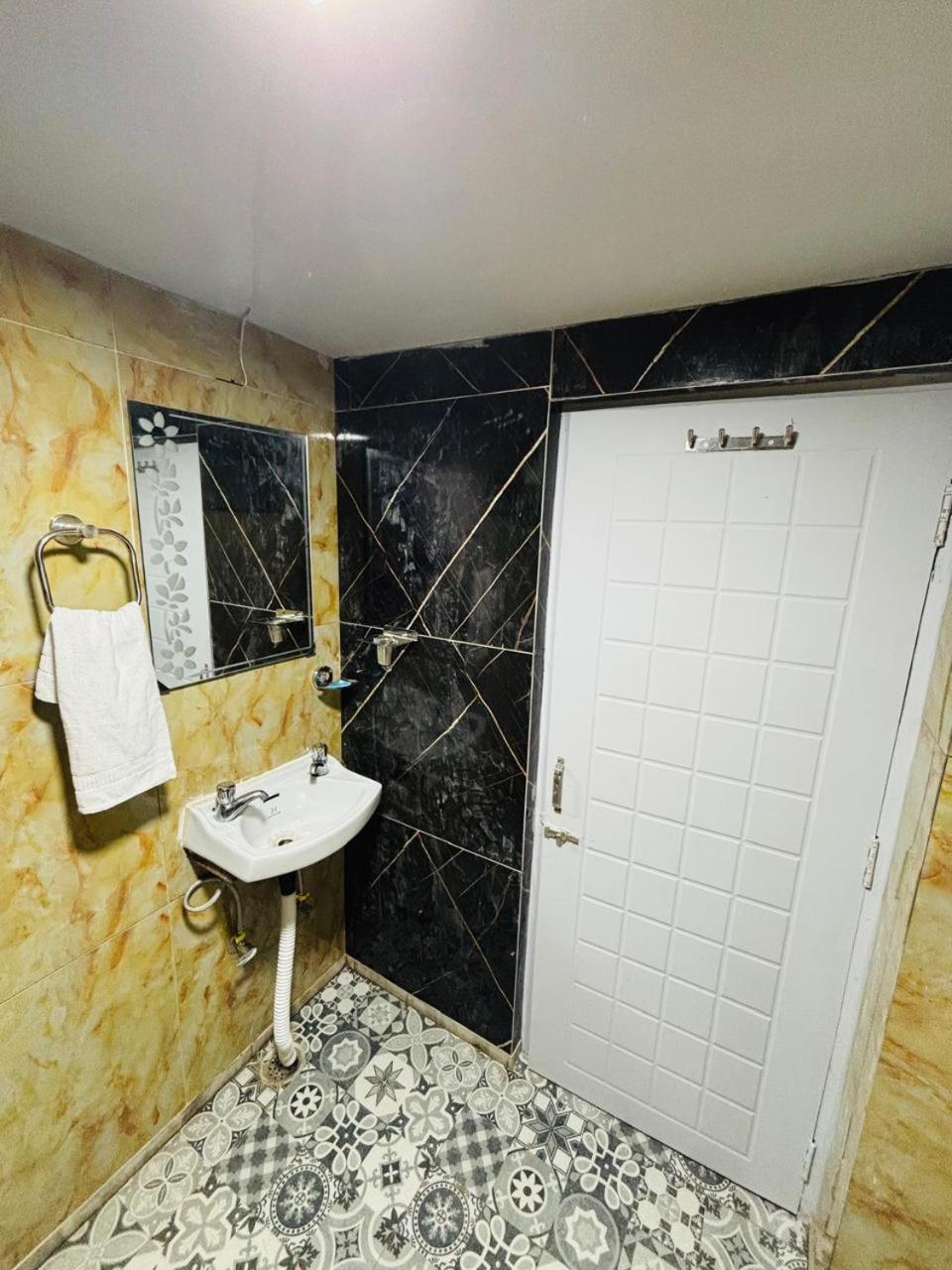 Hotel Amar Мусори Екстериор снимка