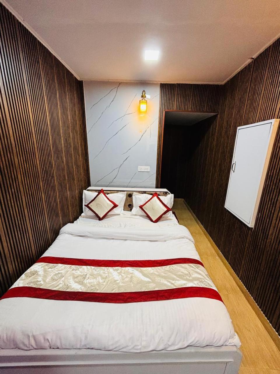Hotel Amar Мусори Екстериор снимка