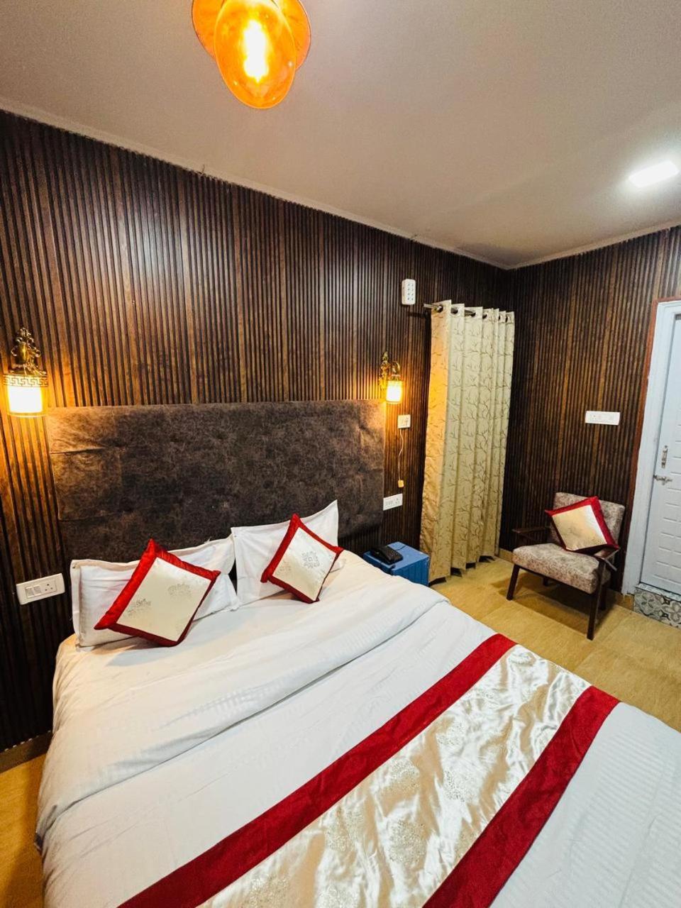 Hotel Amar Мусори Екстериор снимка