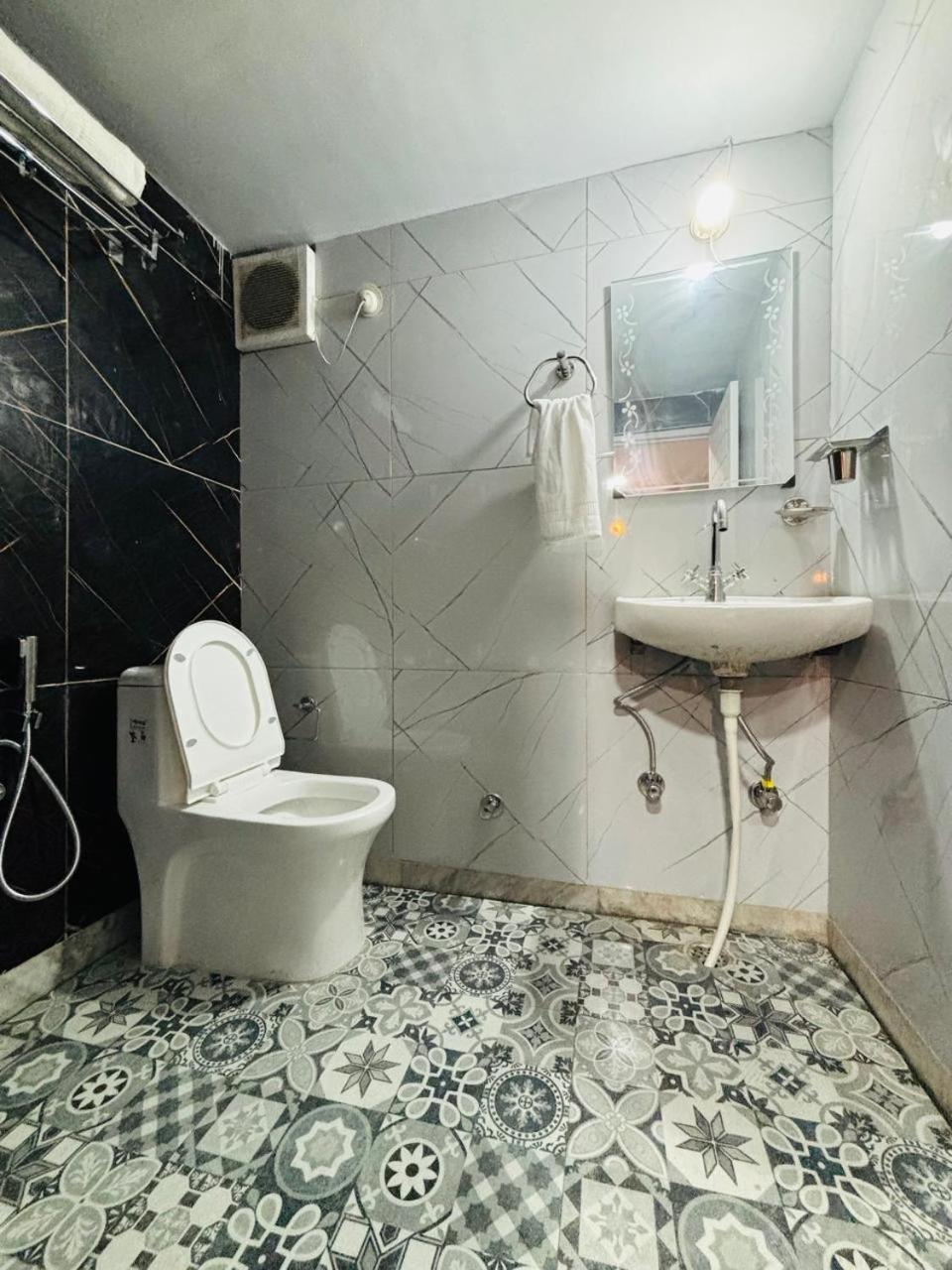 Hotel Amar Мусори Екстериор снимка
