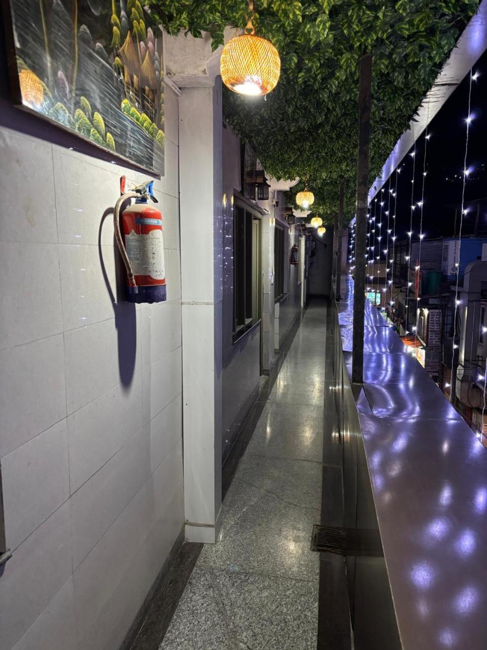 Hotel Amar Мусори Екстериор снимка