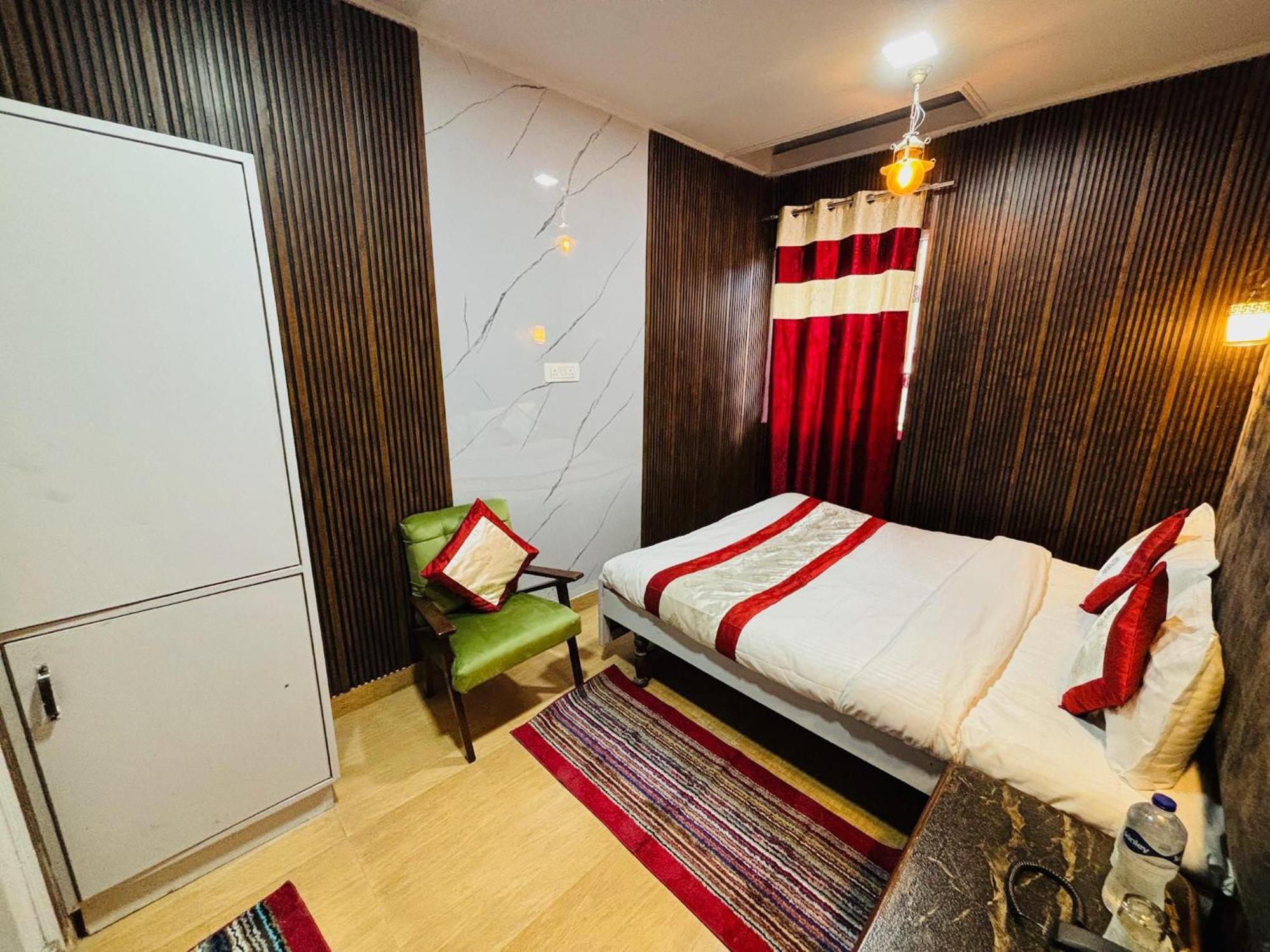 Hotel Amar Мусори Екстериор снимка