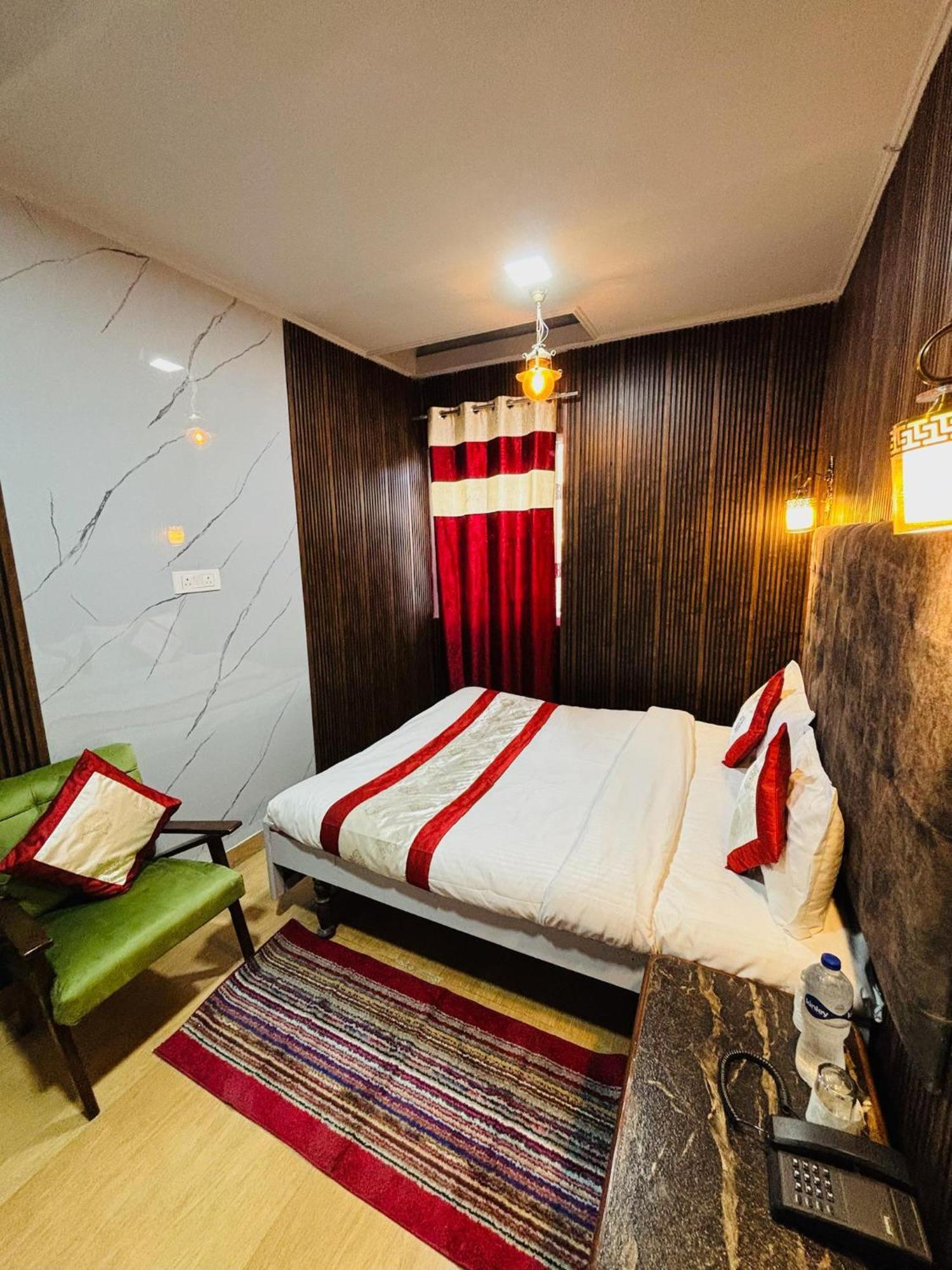 Hotel Amar Мусори Екстериор снимка